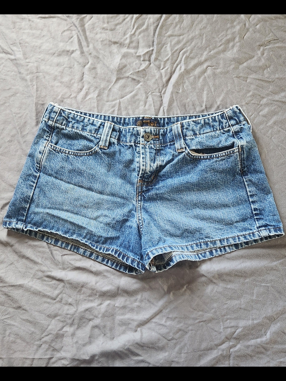 l.e.i. Light Blue Denim Jean Shorts - Casual Low-Rise